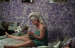 XXX Guru cerita dewasa artis hot yang sudah dewasa Sofia menunjukkan vagina berbulunya