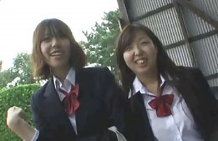 XXX Gadis muda memberi dirinya sendiri anggota Portugis yang sangat cerpen sex panas besar