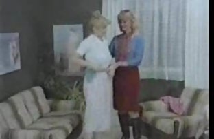 XXX Gadis menggosok kemaluan di sudut kisah sex hot tempat tidur