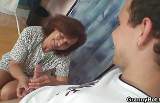 XXX Blowjob cerita dewasa tante seksi dari seorang ibu yang slutty