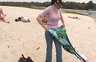 XXX Marsha cerita panas sedarah bergambar Mei diperkosa di halaman belakang