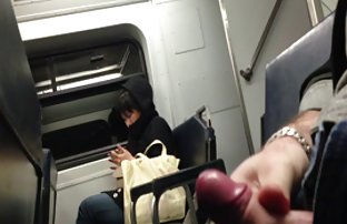 XXX Gadis-gadis bersemangat di akhir pekan mereka membantu certa hot sek vibrator!