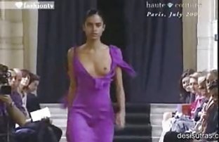 XXX Saya cerita sex dewasa terbaru sedarah terangsang dan memberikan lubang tani saya