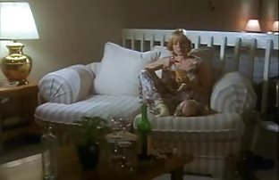 XXX Aku akan cerita hot panas mengkhianatimu dengan strap-on