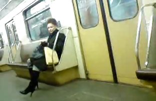 XXX Dua anak ayam crita hot sek dan seorang pria dalam kondom