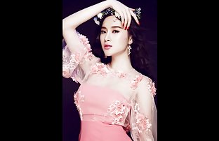 XXX Pelacur kecil cerita hot mama selingkuh untuk sejumlah besar uang yang diberikan kepada laki-laki tua