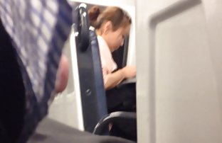 XXX Merayu pria cerita panas crot itu dan segera memberinya